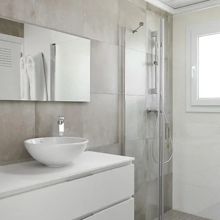 Holiday home Cascade By On Travel Oliva